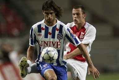 了他在泳池 了他在泳池