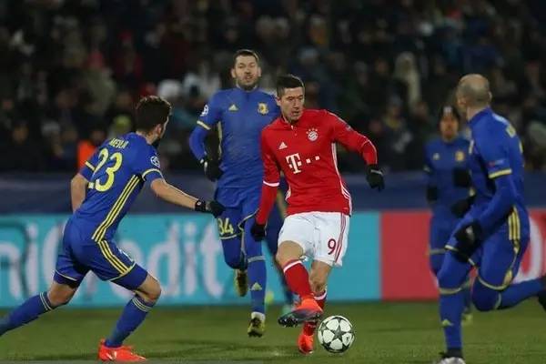 伤病频发成 伤病频发成